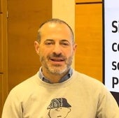 Ángel García, alcalde de Siero, felicita a EL COMERCIO