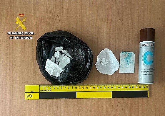 Parte de la droga que llevaba oculta en los calzoncillos.