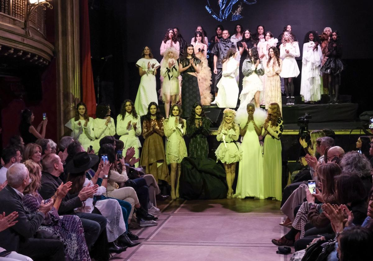 El Teatro Magno acogió el desfile de María Lafuente, enmarcado en la Madrid Fashion Week.