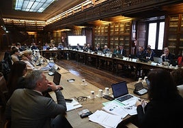 Encuentro de los rectores y delegados de Ingenium en la Biblioteca del Edificio Histórico de la Universidad de Oviedo.