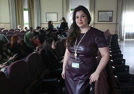 Alba Morán, colaboradora de EL COMERCIO, al inicio de la jornada formativa con los estudiantes.