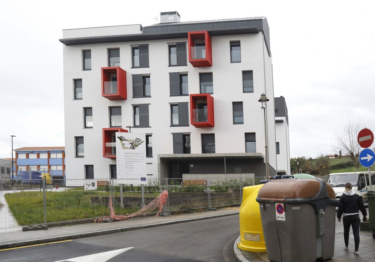 Las nuevas viviendas para jóvenes ya están construidas en el barrio avilesino de La Luz.