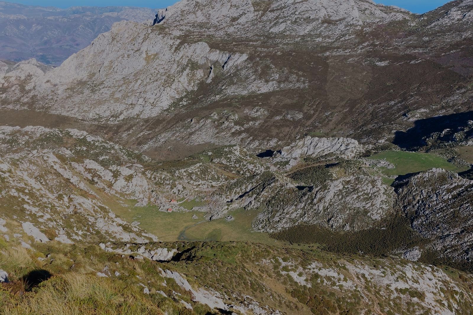 Majada Camplengu, empozada, vista desde los altos de Cabeza Xatera.