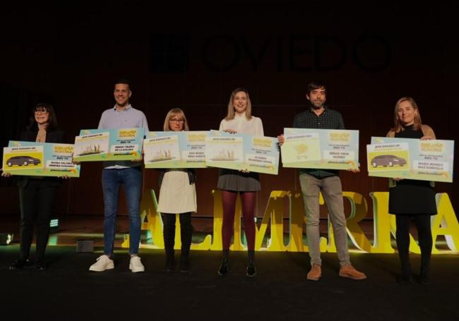 Paloma Jiménez, Sergio Teleña, Ana María Vega, Claudia Marinero, Sergio Visus y Mónica García, tras recoger su premio.