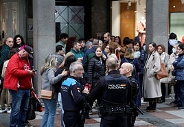 La Policía Nacional tuvo que acudir a Uría, 33 tras la denuncia de un vecino.