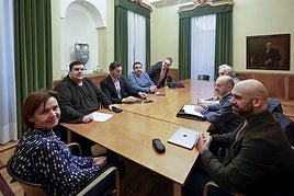 La asociación vecinal de El Coto, durante la reunión.