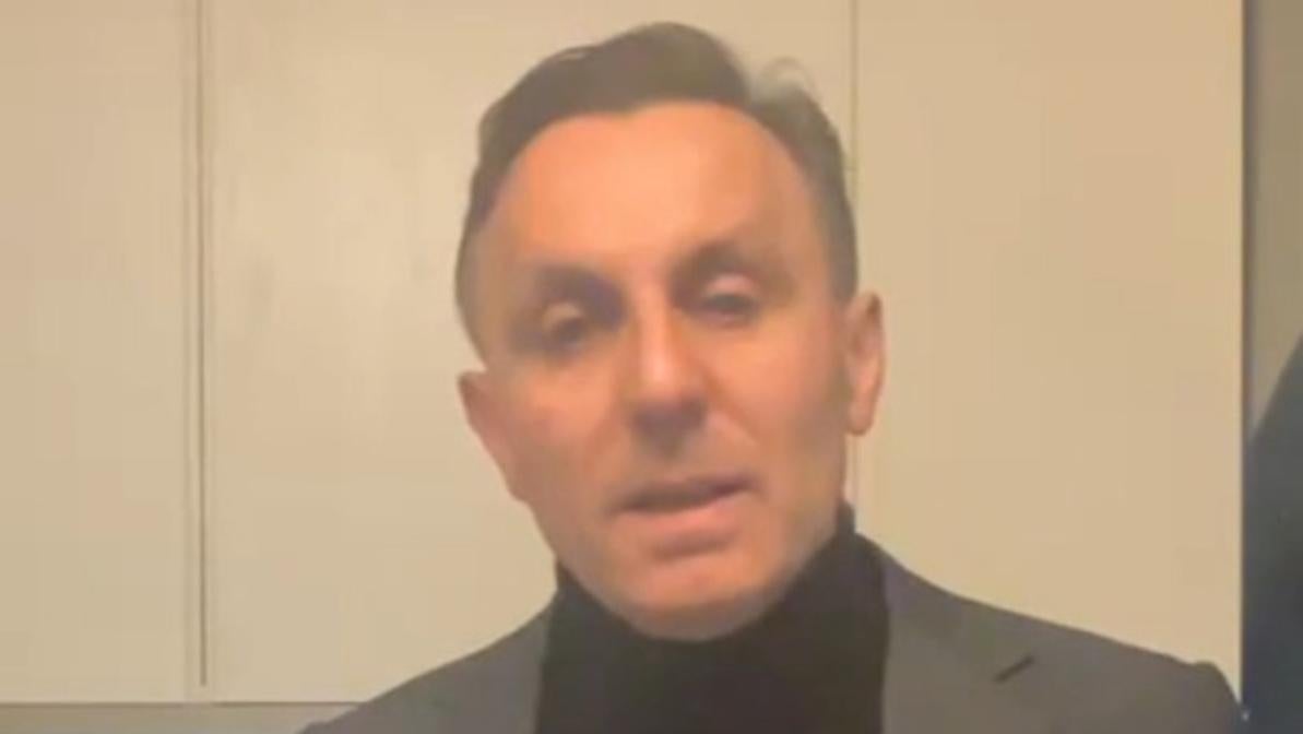 Fernando Corral, vicepresidente de Otea, felicita a EL COMERCIO