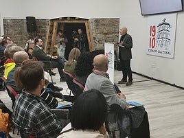El periodista Sebastián Álvaro Lomba, en el acto del Premio Espacio Cultural 19 10, en Mieres.