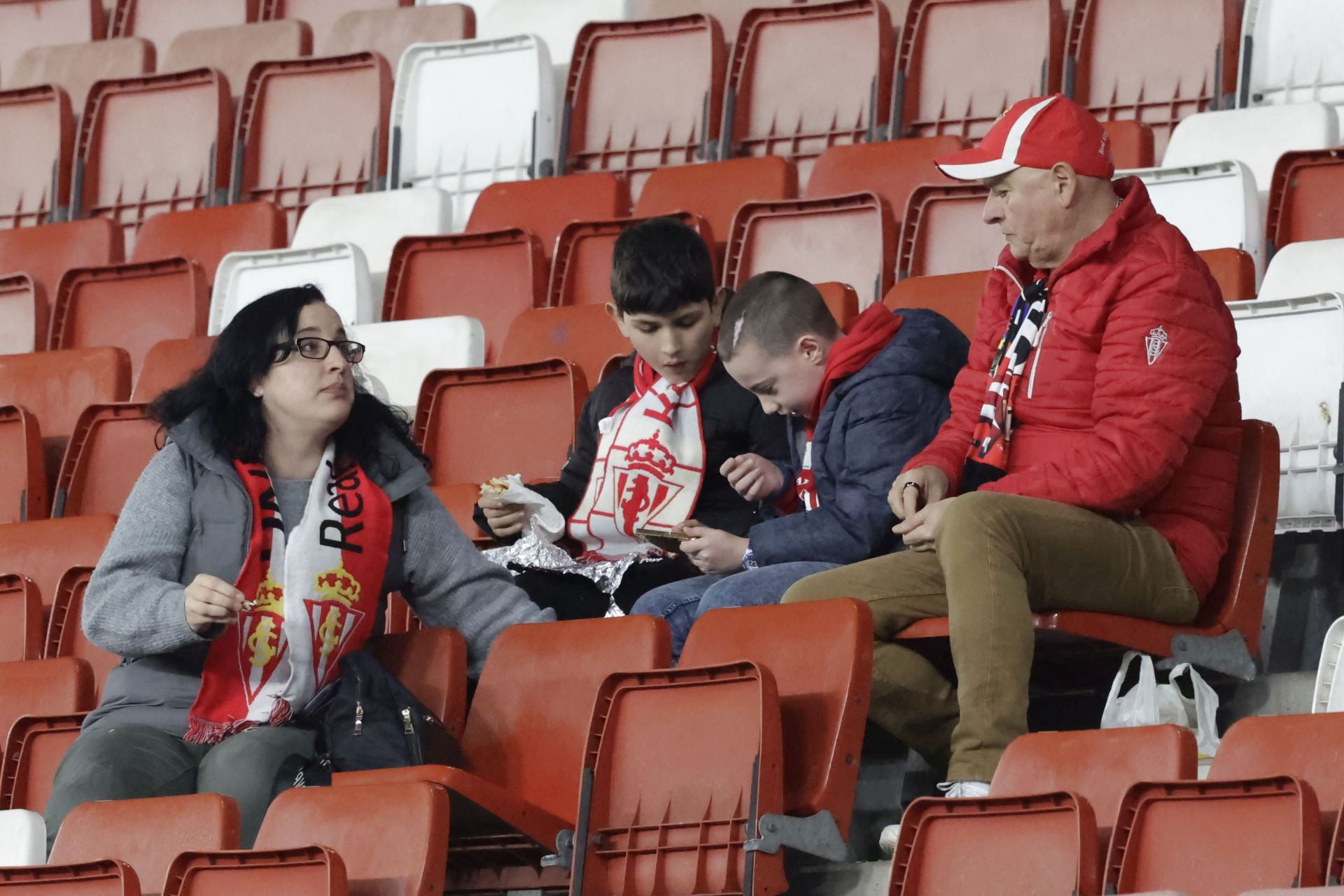 ¿Estuviste en el Sporting de Gijón - Almería? ¡Búscate!