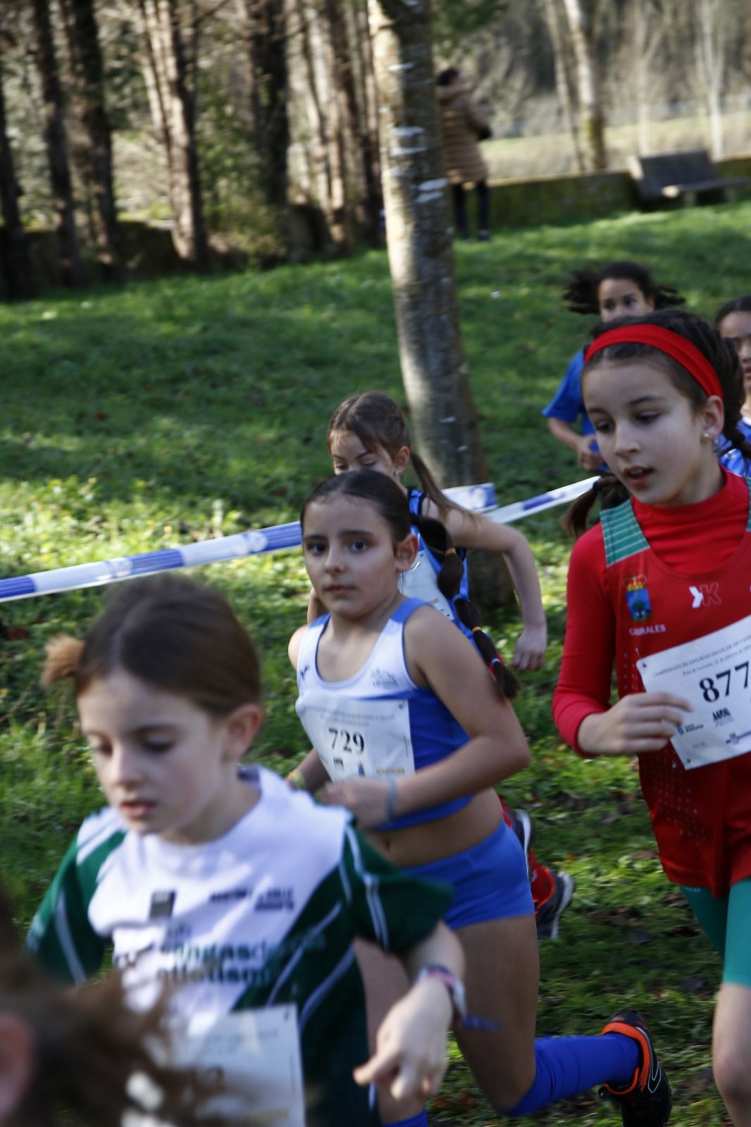 Más de 1.300 niños de toda Asturias corren en Laviana