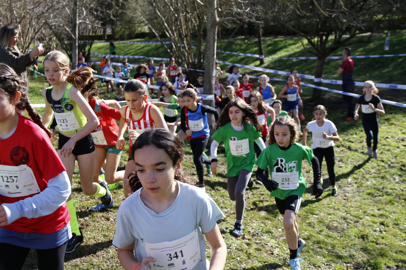 Más de 1.300 niños de toda Asturias corren en Laviana