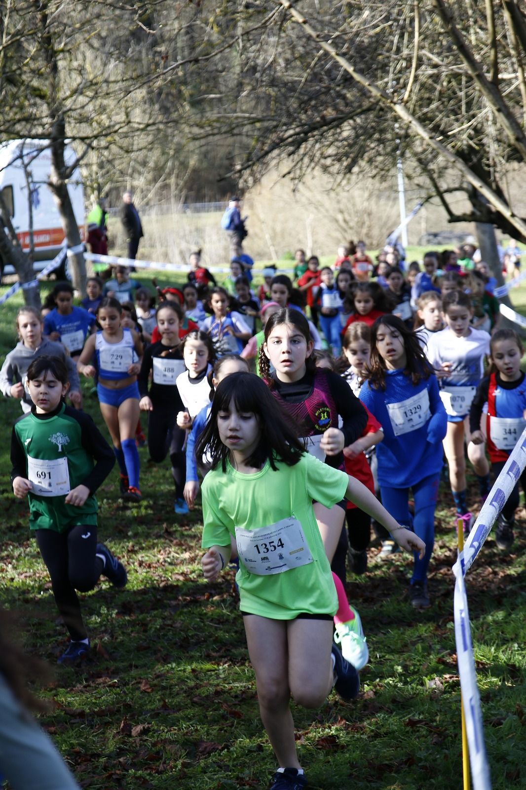 Más de 1.300 niños de toda Asturias corren en Laviana