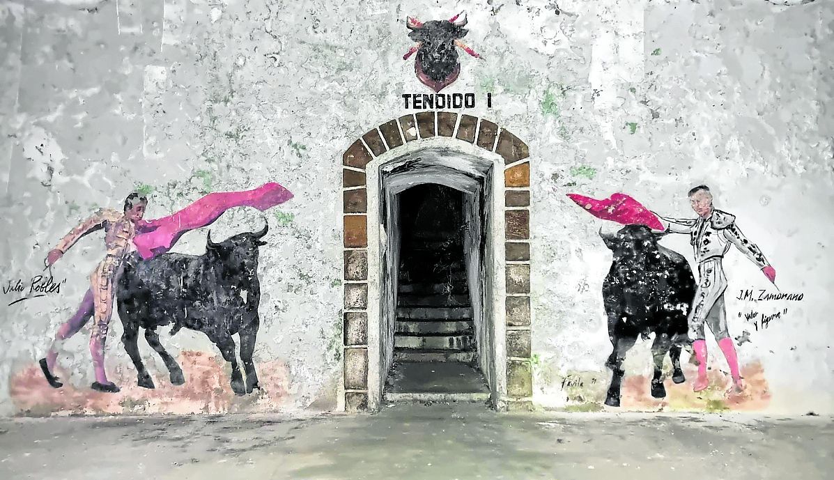Acceso al tendido número 1 de la plaza de toros de Oviedo.