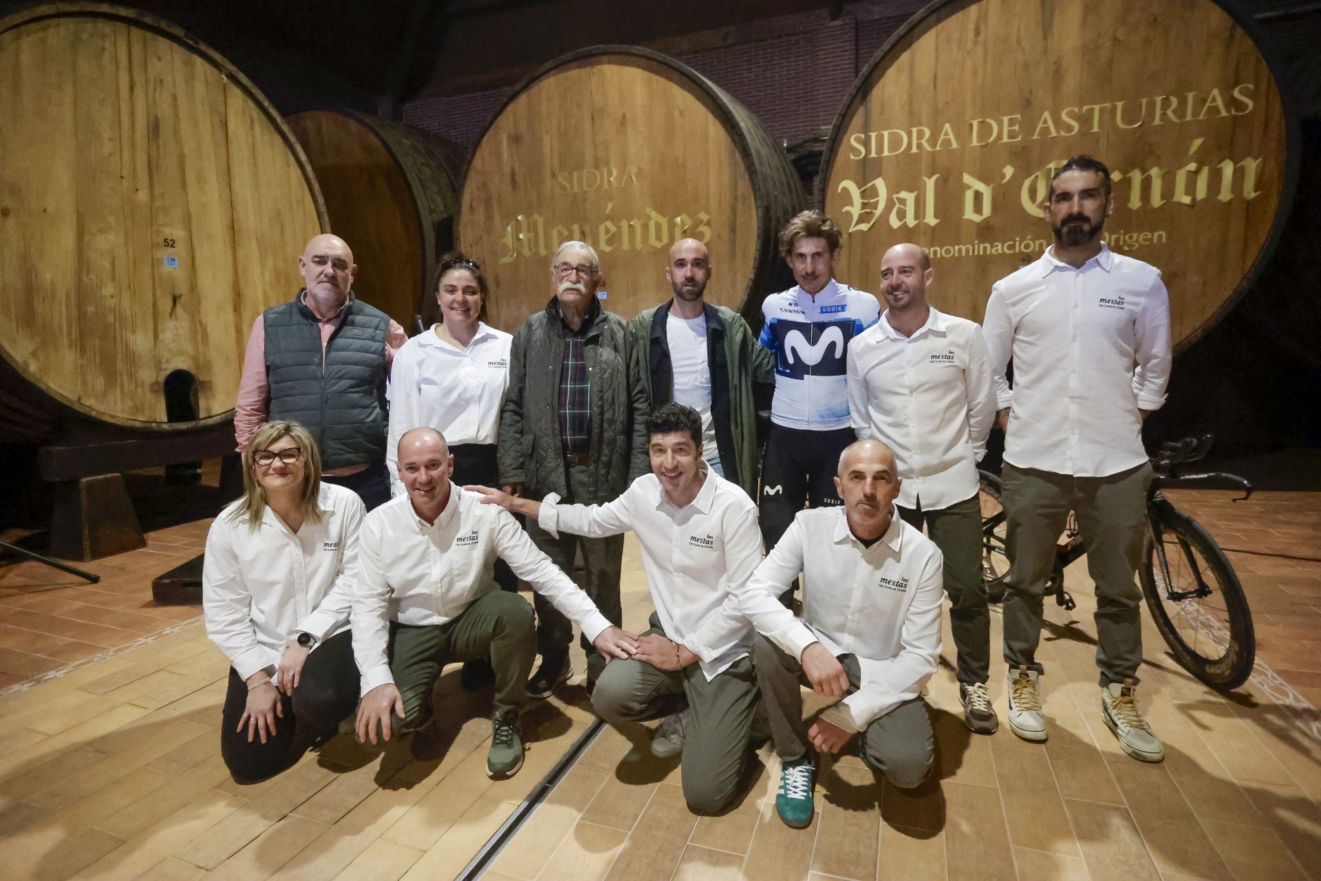 Presentación de los equipos de la escuela de ciclismo de Las Mestas