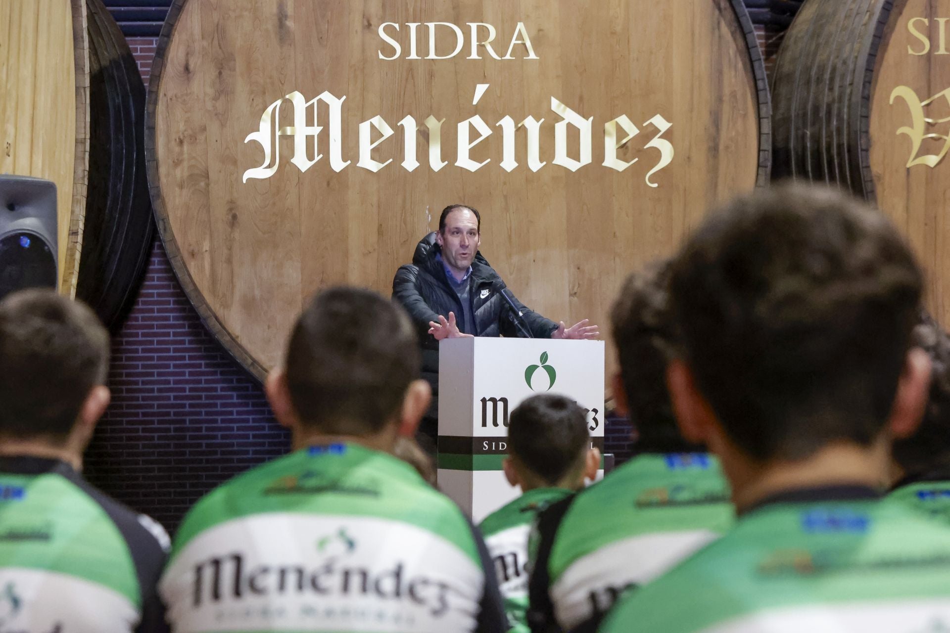 Presentación de los equipos de la escuela de ciclismo de Las Mestas