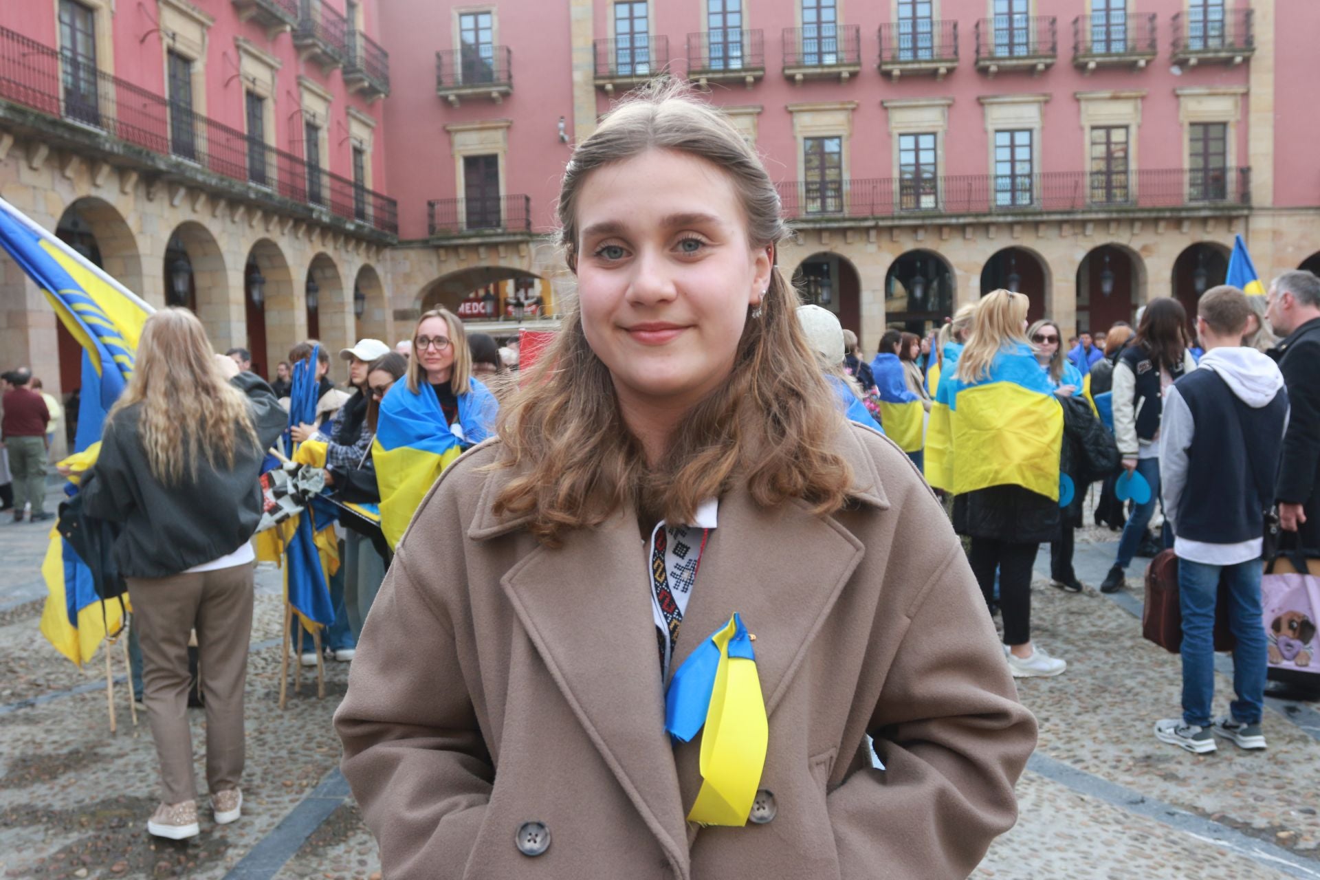 Kira Ustymenko, refugiada ucraniana de 15 años, en la plaza Mayor.