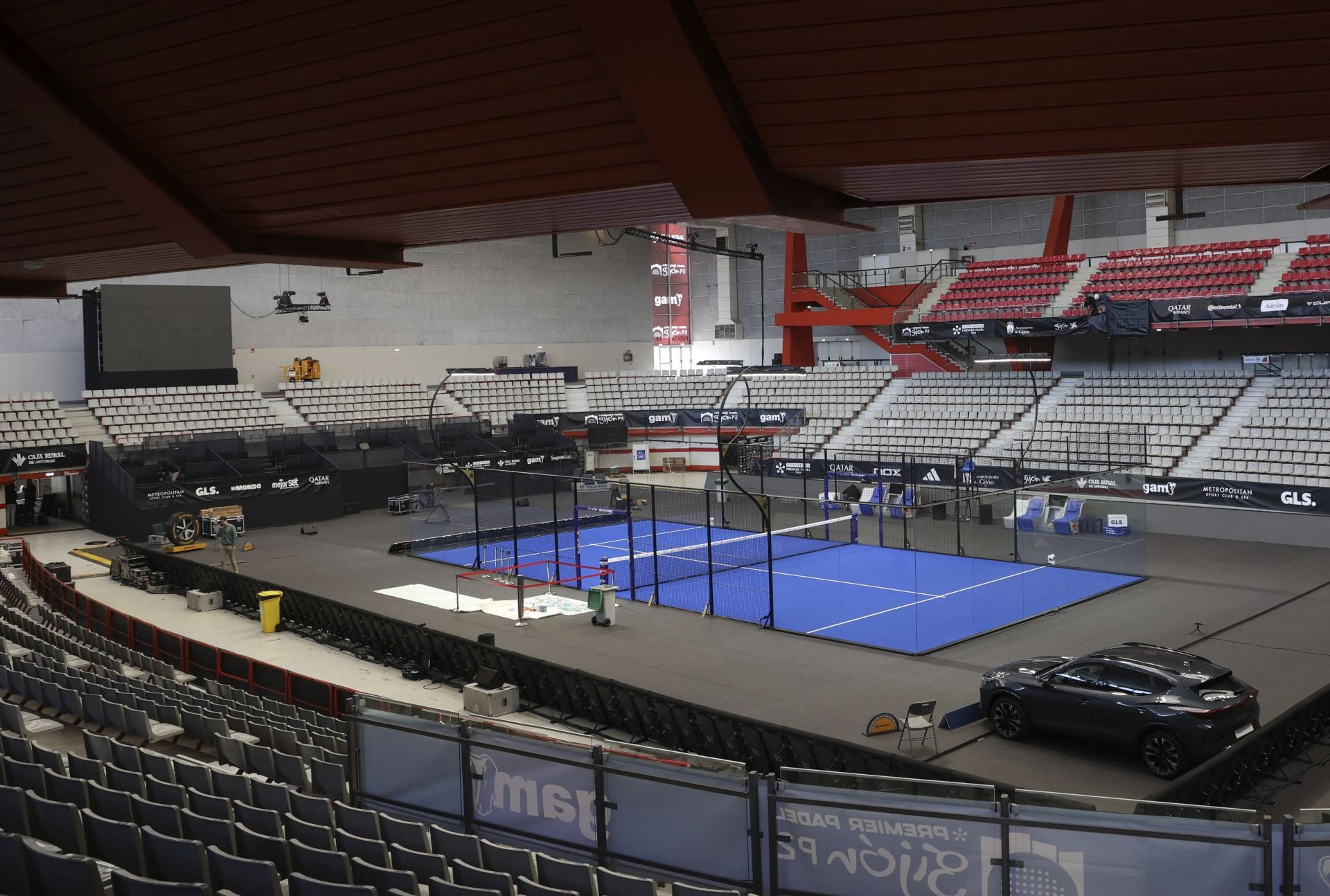 Fotos: Preparativos y primeros entrenamientos en el Palacio de Deportes para el Premier Padel Gijón
