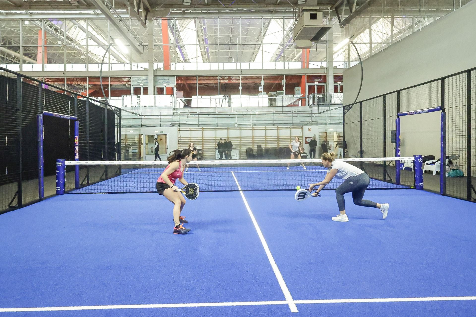 Fotos: Preparativos y primeros entrenamientos en el Palacio de Deportes para el Premier Padel Gijón