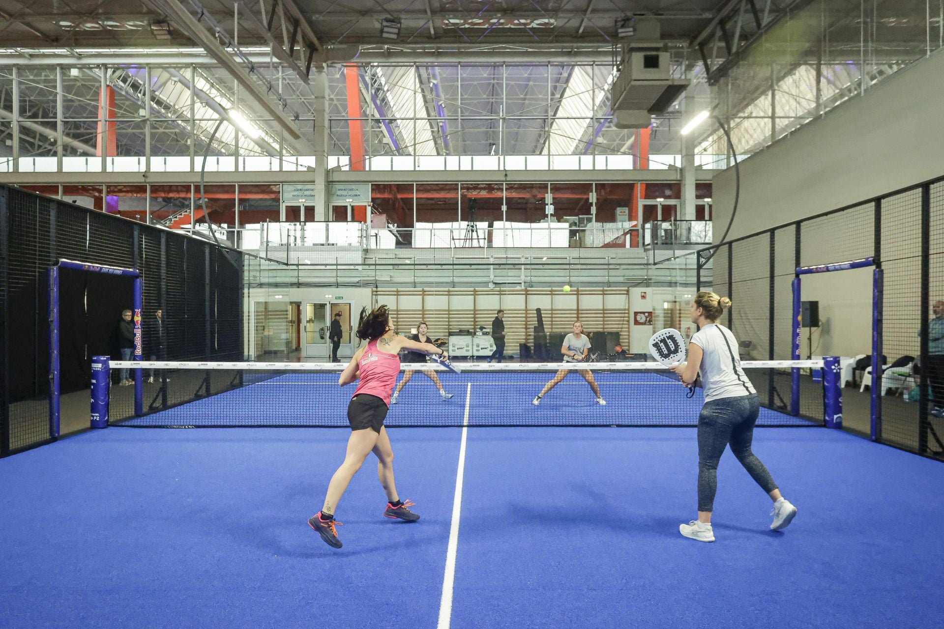 Fotos: Preparativos y primeros entrenamientos en el Palacio de Deportes para el Premier Padel Gijón