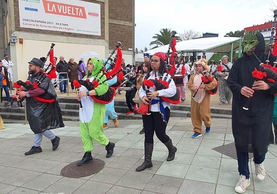 Corvera se sumerge en «La historia y la mar» durante el Antroxu