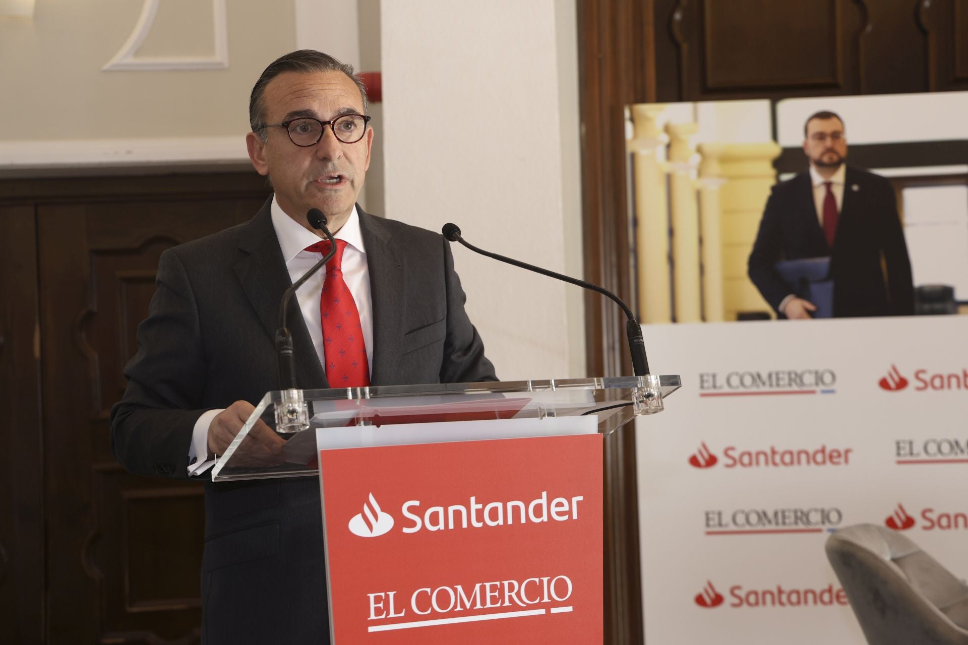 Así fue el encuentro de Adrián Barbón con EL COMERCIO