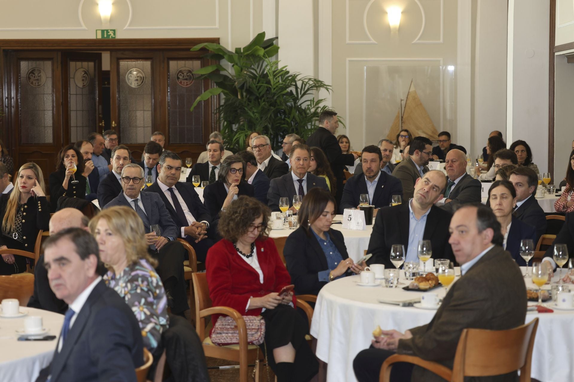 Así fue el encuentro de Adrián Barbón con EL COMERCIO