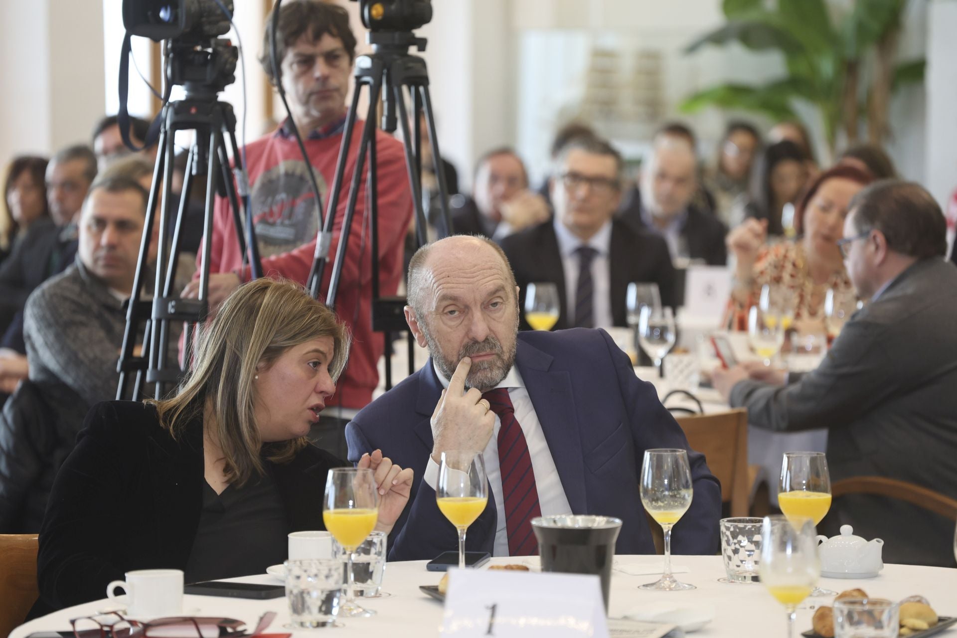 Así fue el encuentro de Adrián Barbón con EL COMERCIO