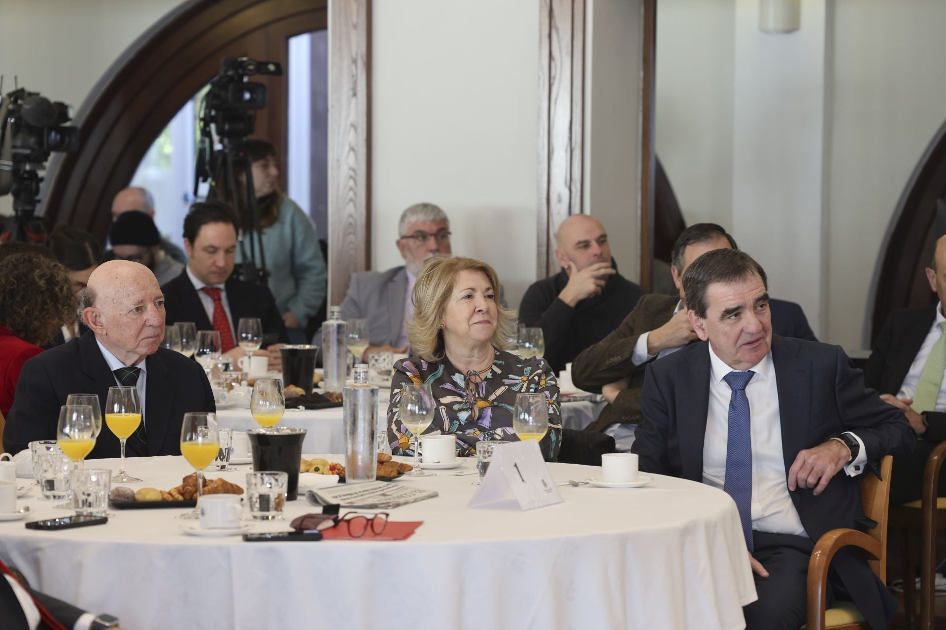 Así fue el encuentro de Adrián Barbón con EL COMERCIO