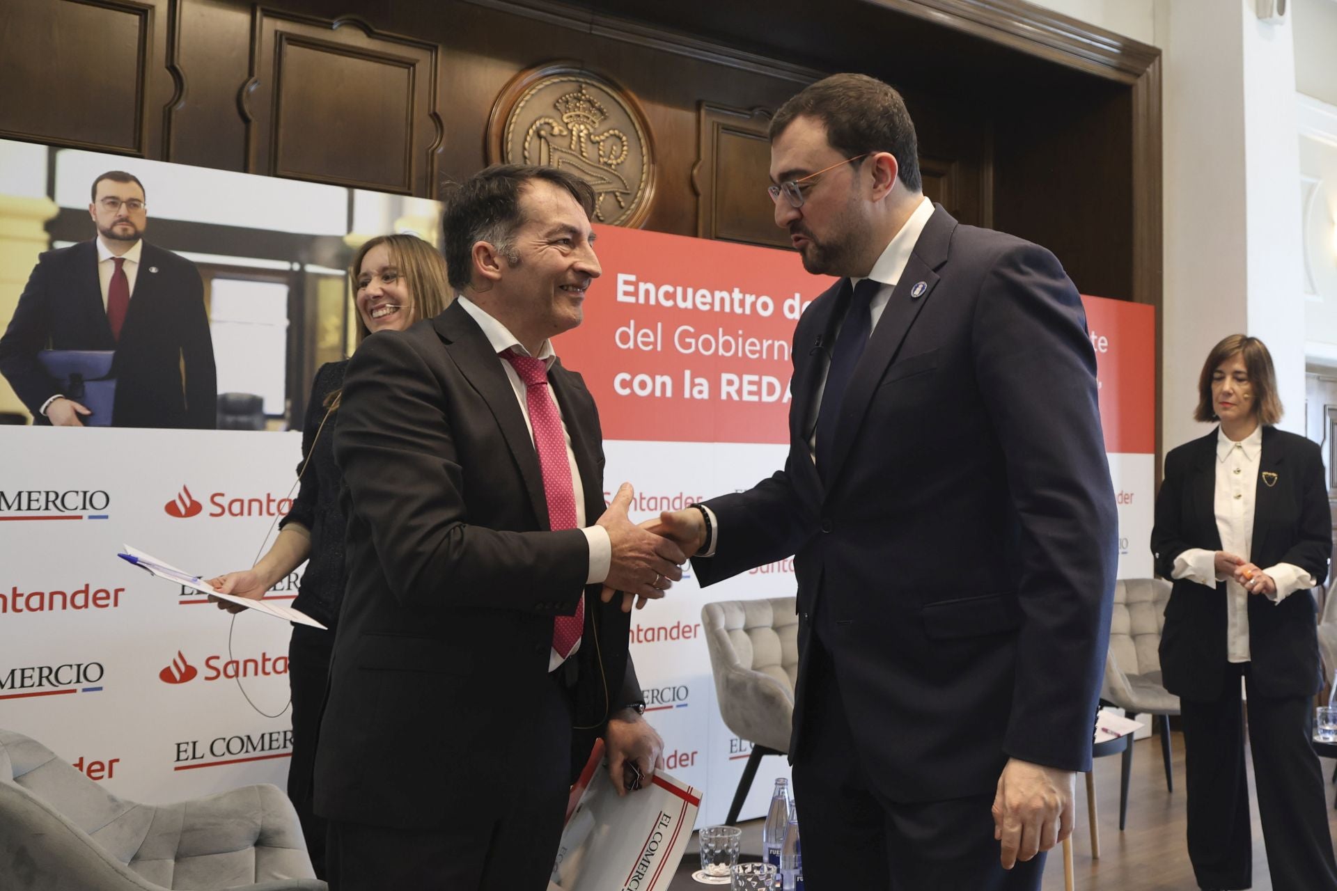 Así fue el encuentro de Adrián Barbón con EL COMERCIO