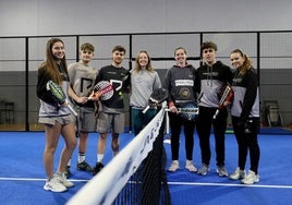 Carla Medio, Álvaro García, Isidoro Salamanca, Cristina Cidoncha, Coral Álvarez, Emmanuel Riesgo y Vega Cano, en una de las pistas de entrenamiento de Meres