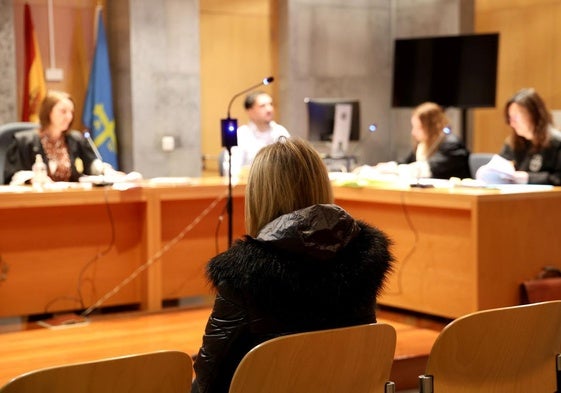 La doctora, en una de las tres sesiones ante el Juzgado de lo Penal número 2.
