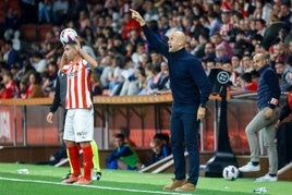 Miguel Ángel Ramírez, entrenador del Zaragoza, en acción durante un partido.