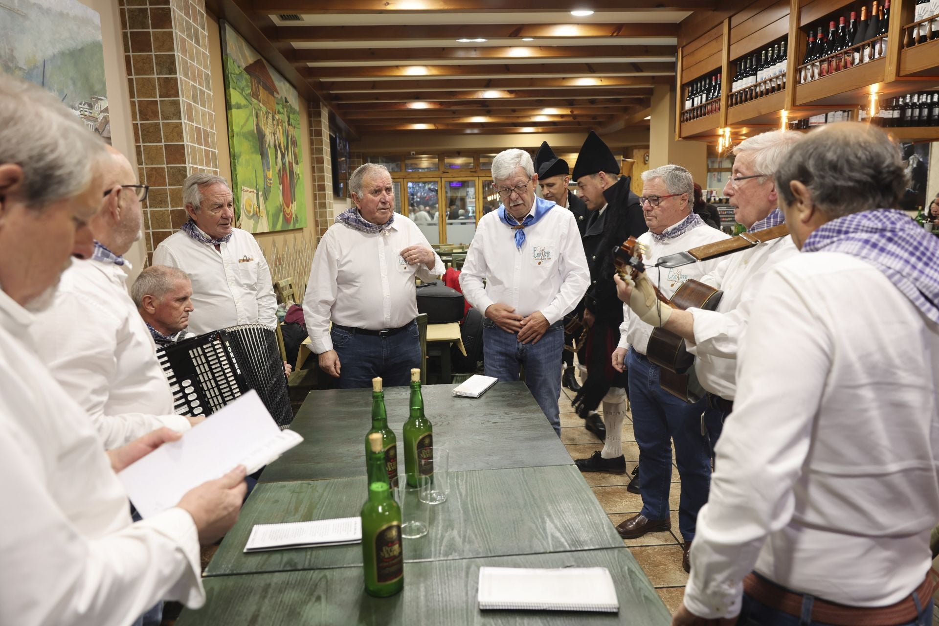 Los Cancios de Chigre iluminan Siero