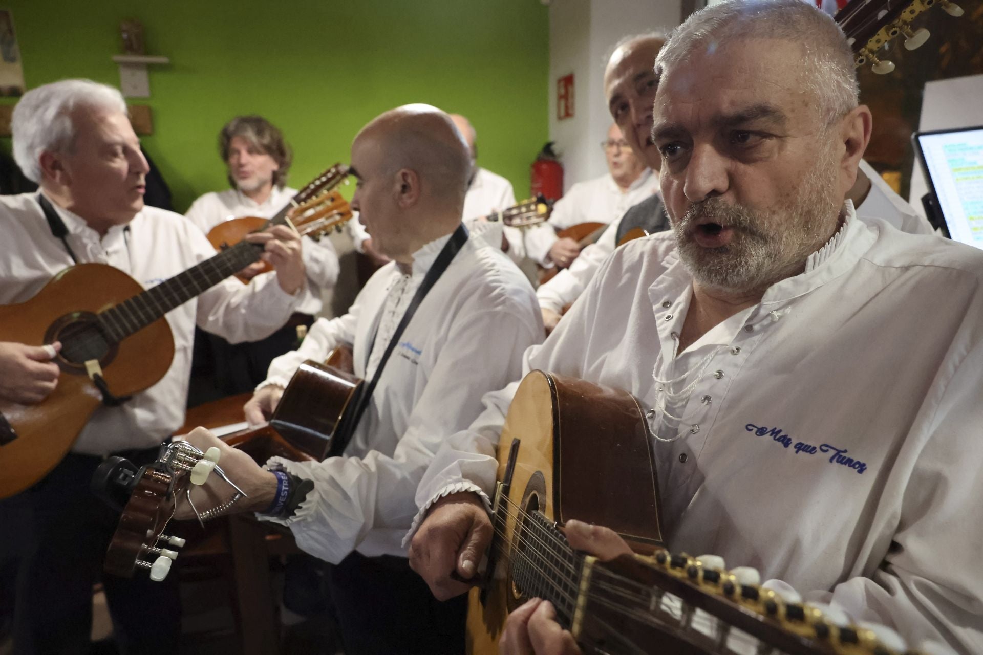 Los Cancios de Chigre iluminan Siero