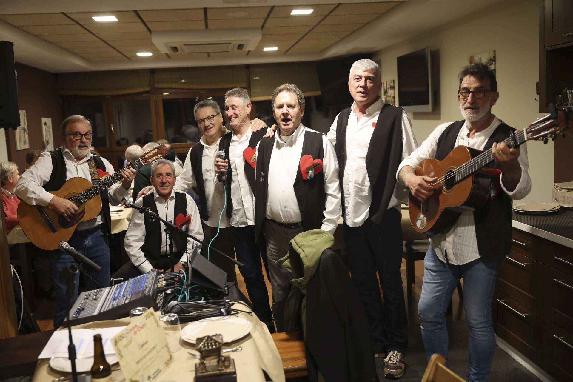 Los Cancios de Chigre iluminan Siero