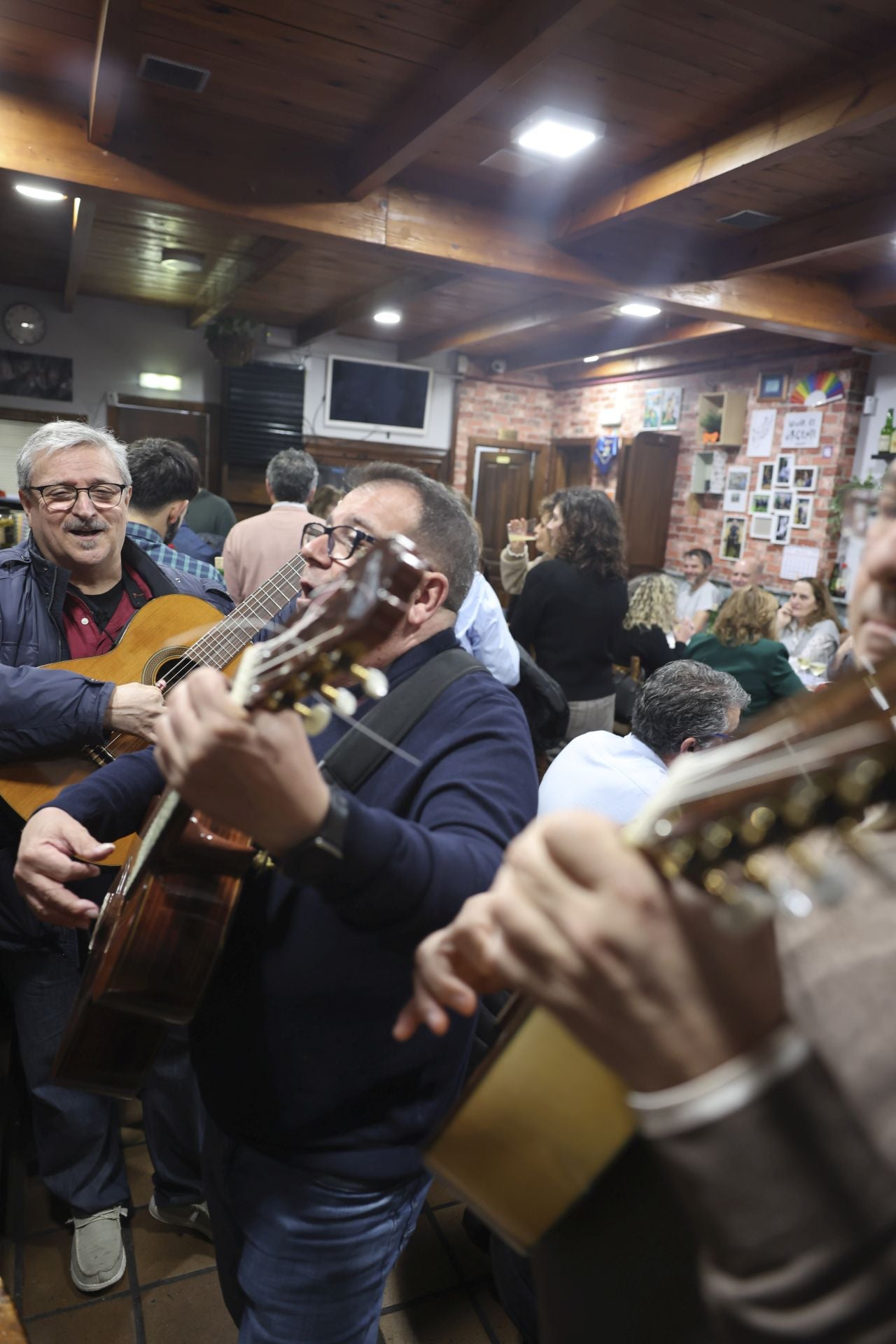 Los Cancios de Chigre iluminan Siero