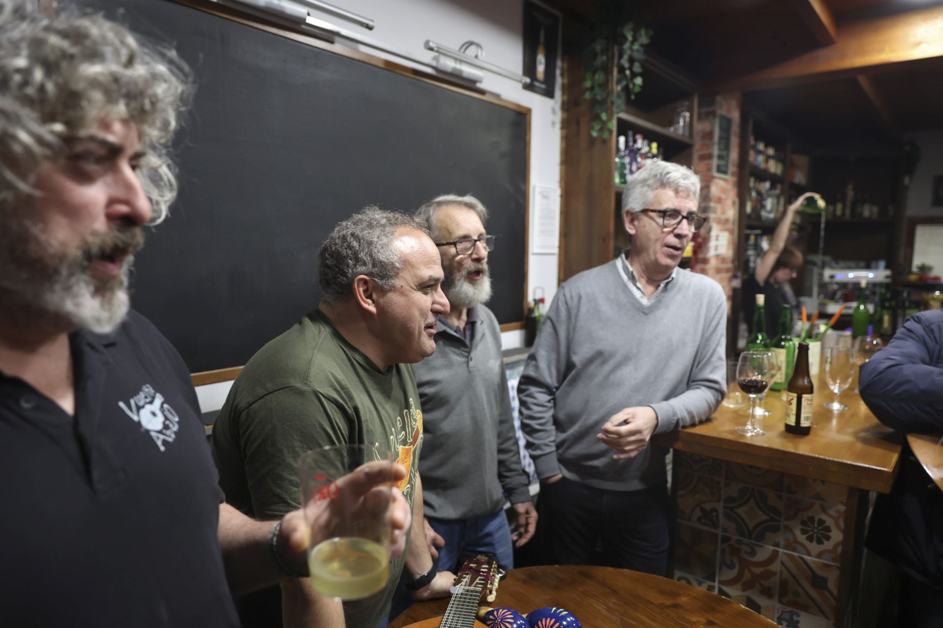 Los Cancios de Chigre iluminan Siero