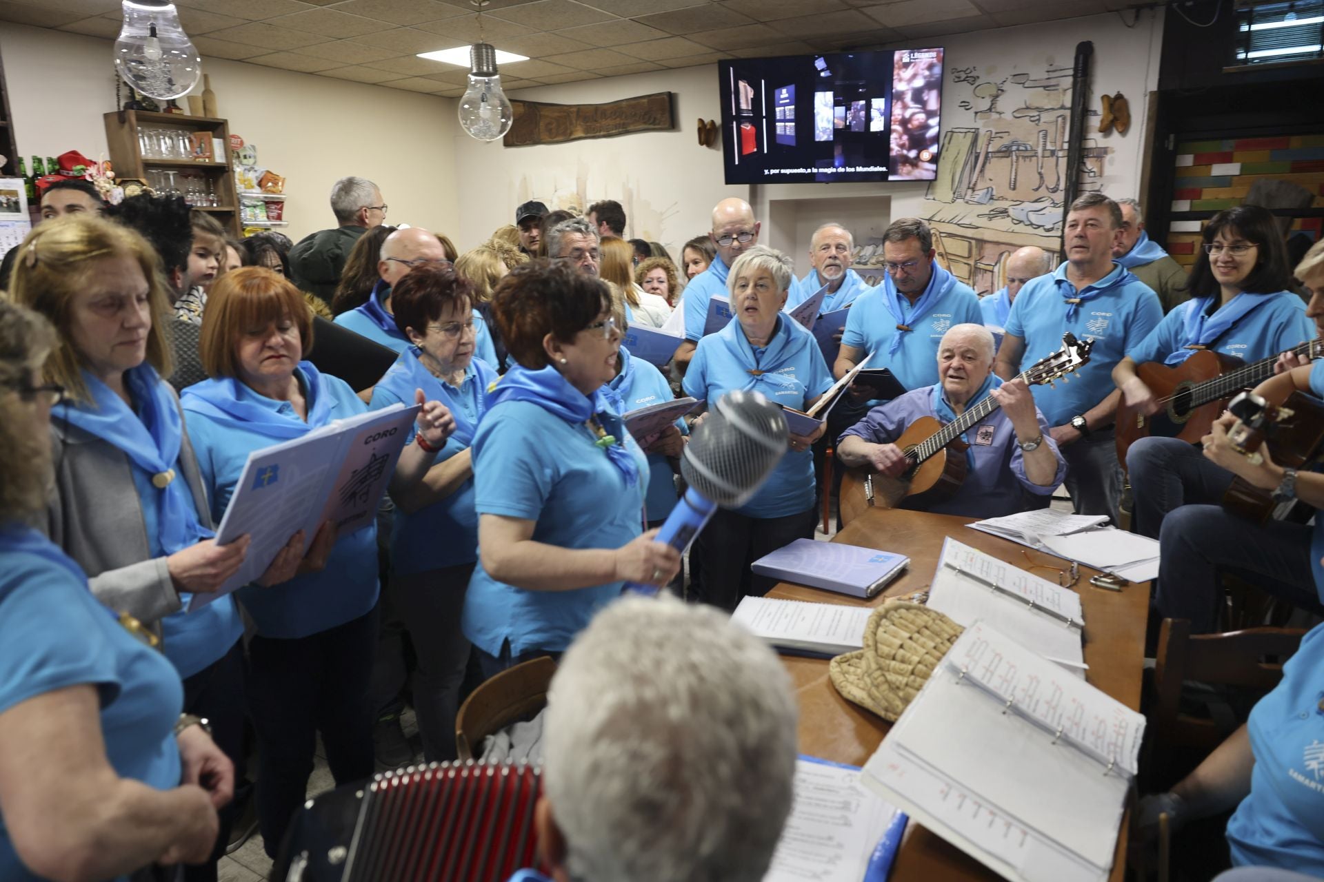 Los Cancios de Chigre iluminan Siero
