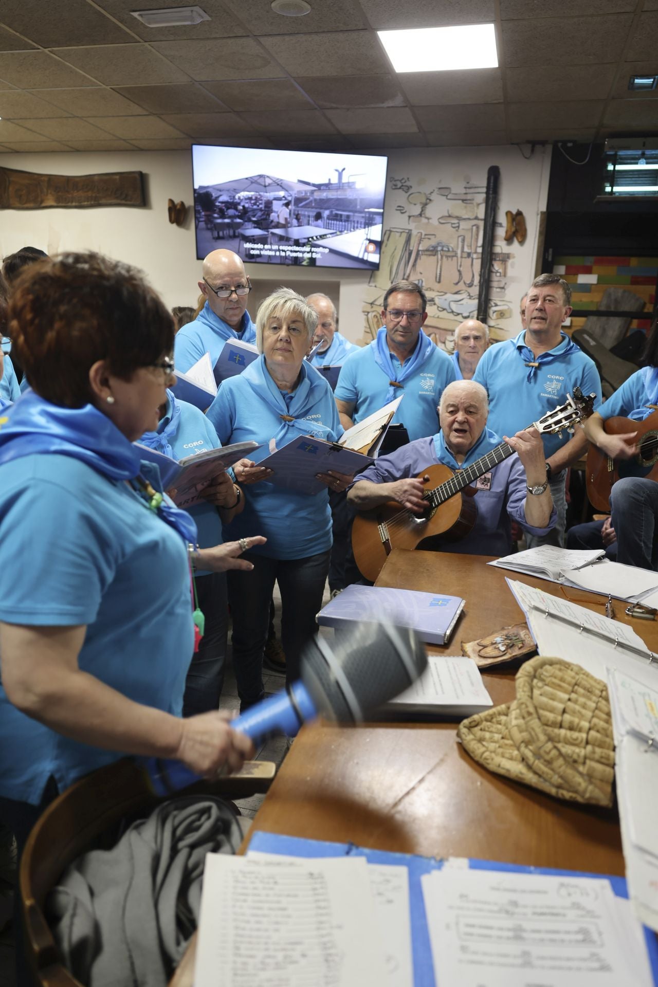 Los Cancios de Chigre iluminan Siero