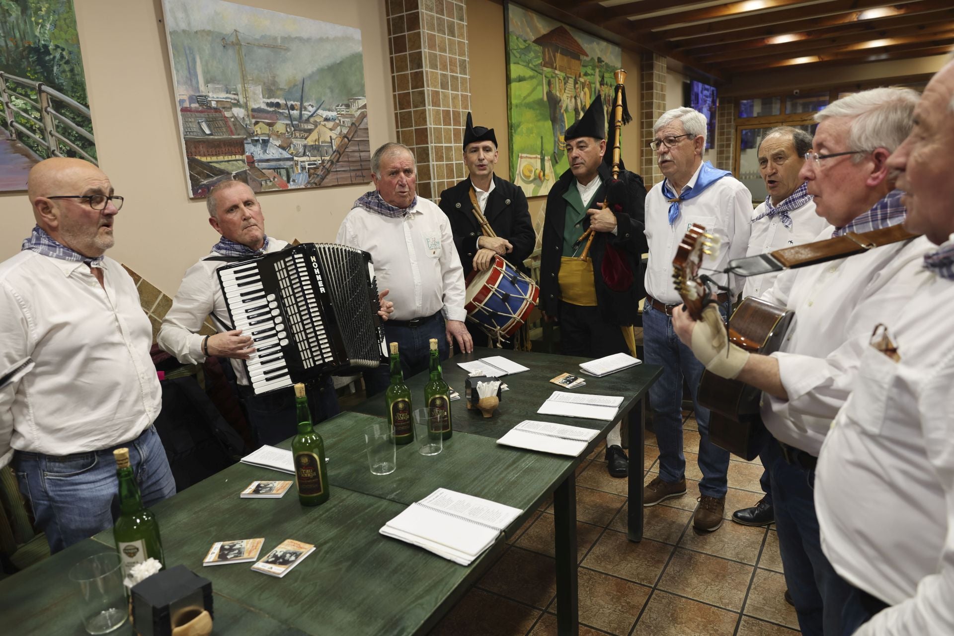 Los Cancios de Chigre iluminan Siero