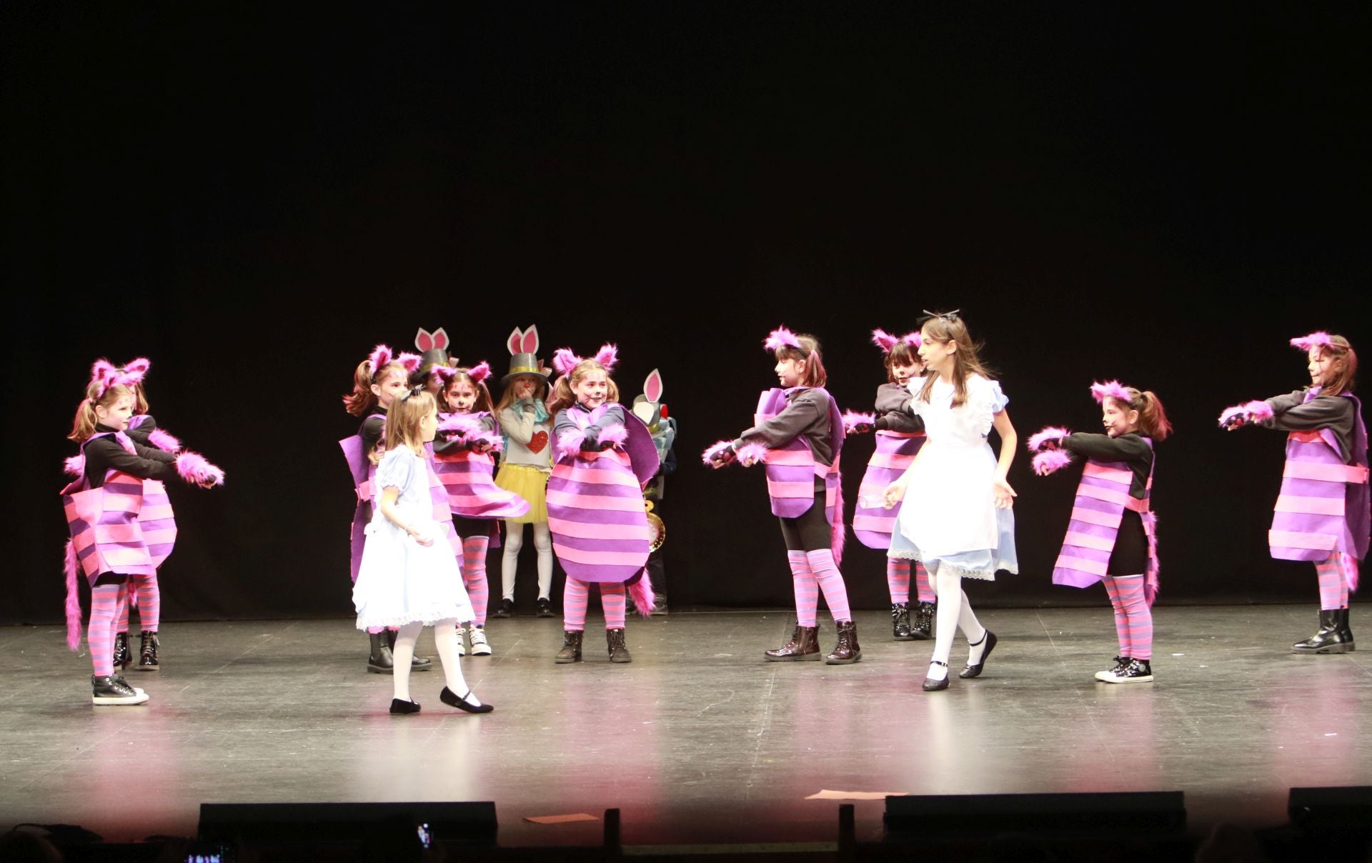 Los &#039;peques&#039; exhiben sus disfraces del Antroxu gijonés