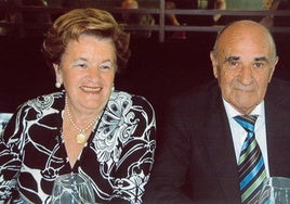 Mercedes Rubiera y José Manuel Menéndez en una foto de un álbum familiar.