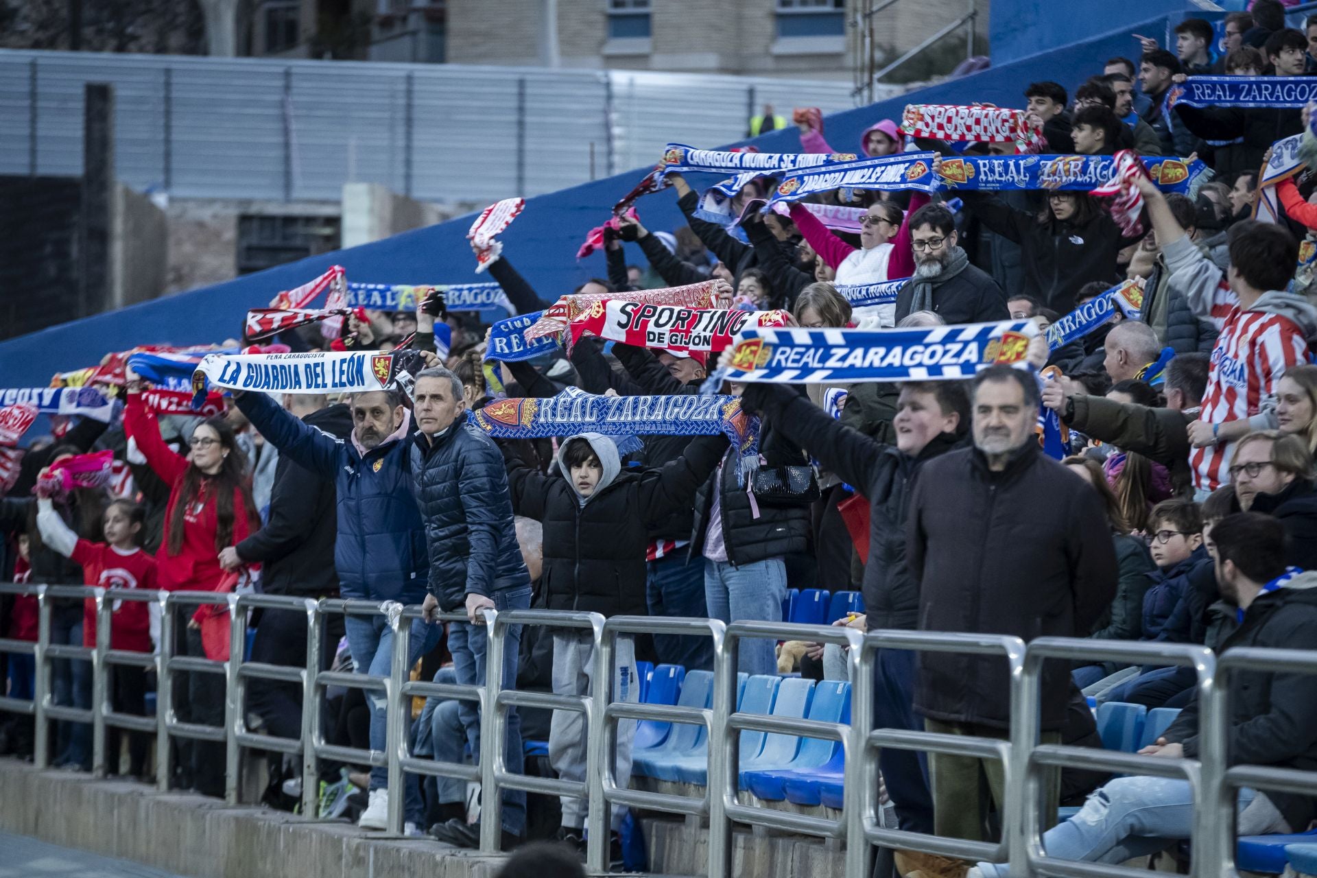 Las mejores imágenes del Zaragoza y Sporting de Gijón