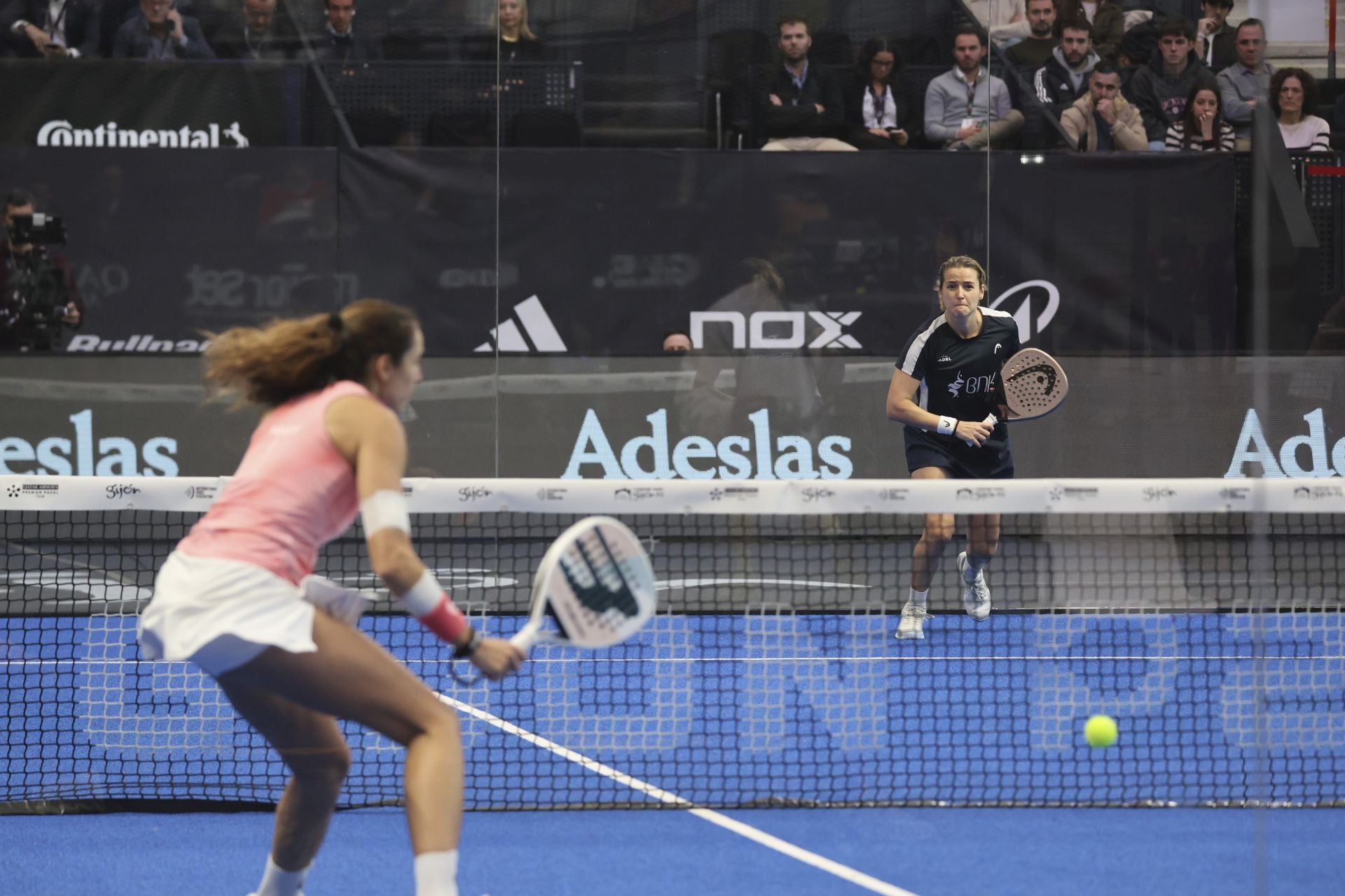 ¿Estuviste en la final femenina del Gijón Premier Padel? ¡Búscate en las fotos!