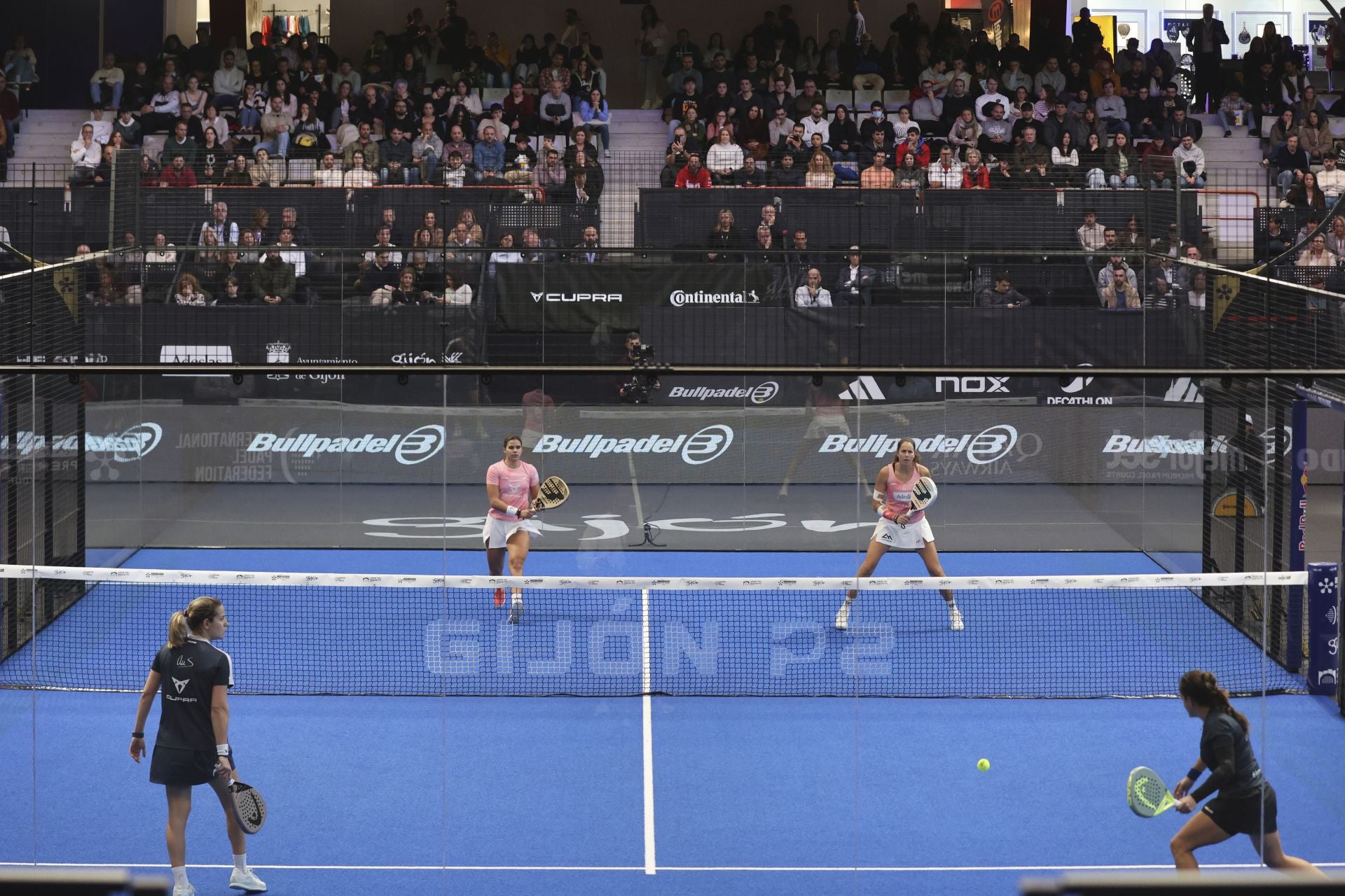 ¿Estuviste en la final femenina del Gijón Premier Padel? ¡Búscate en las fotos!