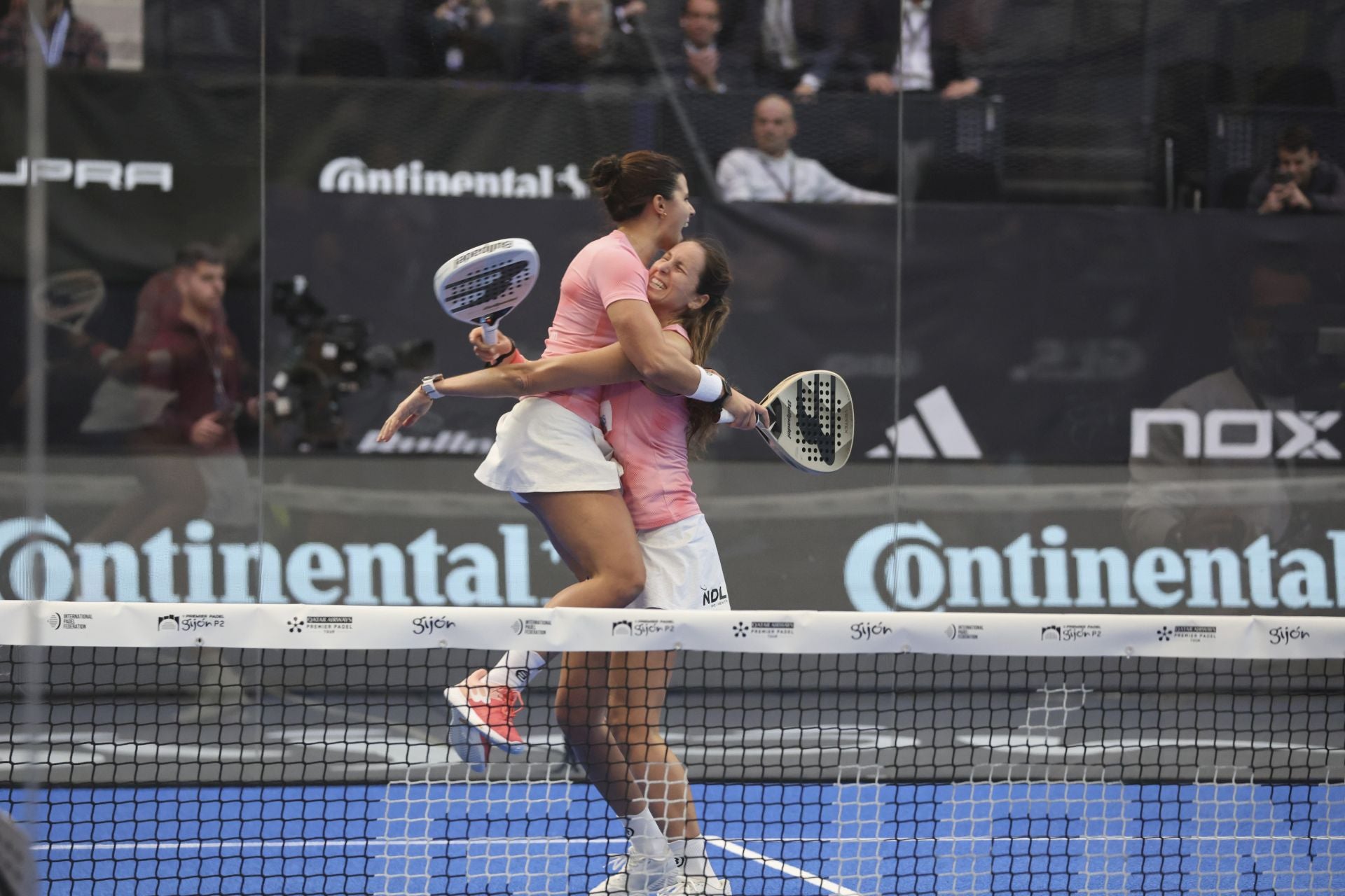 ¿Estuviste en la final femenina del Gijón Premier Padel? ¡Búscate en las fotos!