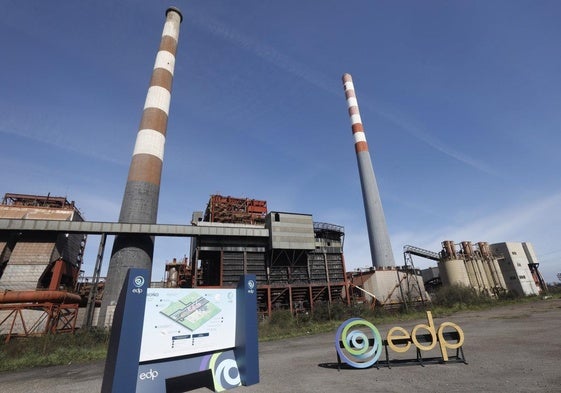 La central térmica de Aboño, con sus dos grupos actuales.