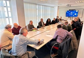 Reunión de la consejera de Cultura y Deporte, Vanesa Gutiérrez, sobre el futuro de las estaciones de Fuentes de Invierno y Valgrande-Pajares.