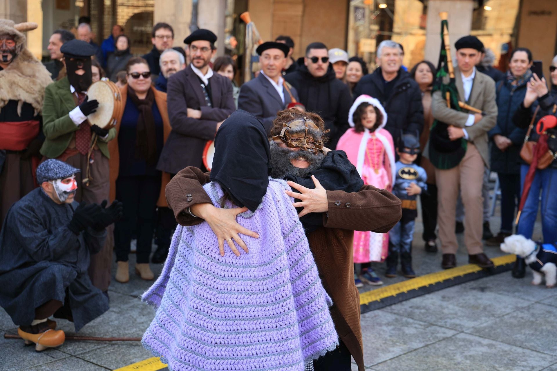 Los mazcaritos animan el Antroxu en Avilés