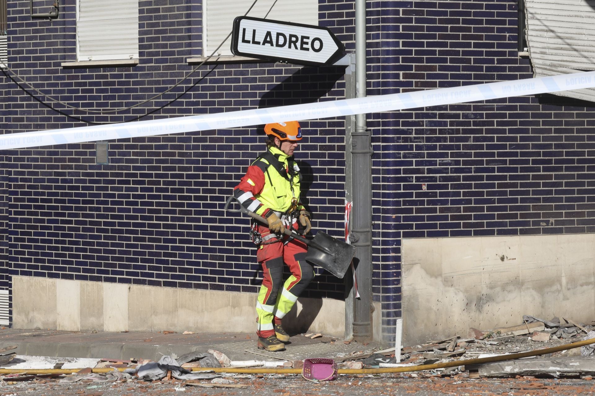 Las imágenes de la explosión de gas en Mieres que ha derrumbado un edificio